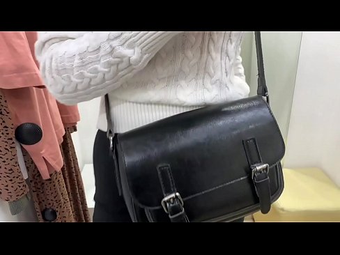 ❤️ Almenn sjálfsfróun ungrar tíkar FeralBerry með dildó í mátunarklefa ❤ Heimabakað klám á is.sexeey.ru ❤